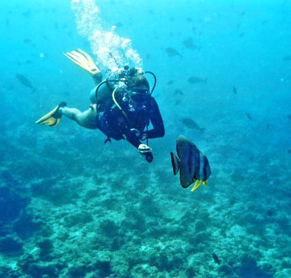 Ocean Breeze Hotel Thulusdhoo Buitenkant foto