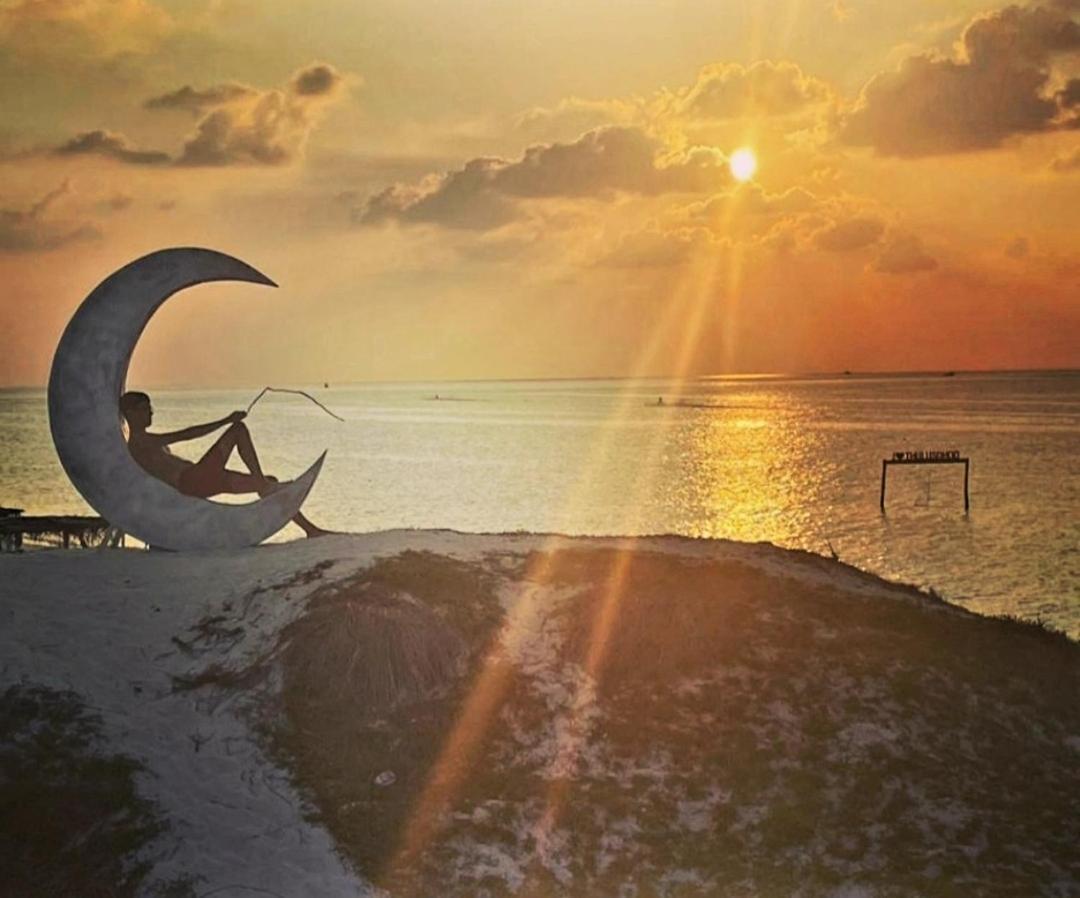 Ocean Breeze Hotel Thulusdhoo Buitenkant foto